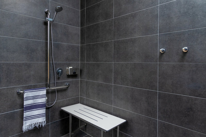 Barcoo Cottage shower with seat down
